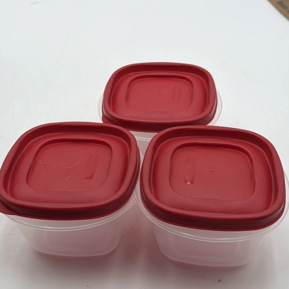 Lot 3 Rubbermaid 7J57 Racer Red Easy Find Lid 2 Cup Food Storage Container NEW